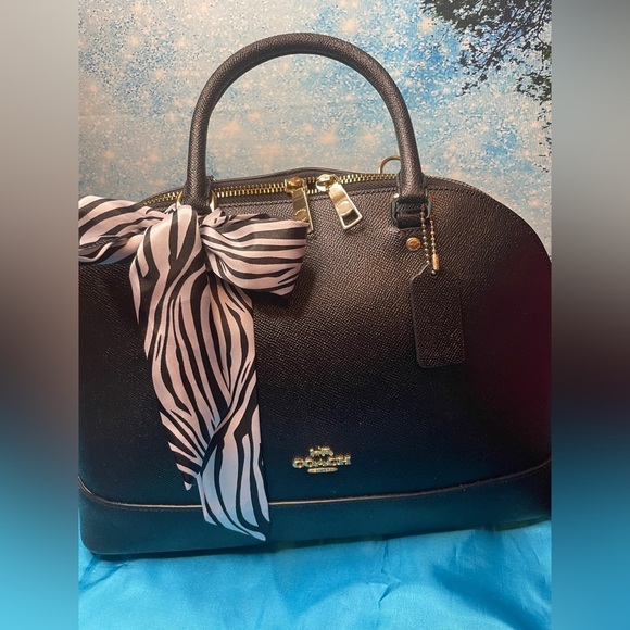 Women's Coach Black / Gold Dome Satchel Crossbody Bag 24” Gold Chain EUC - Picture 16 of 16